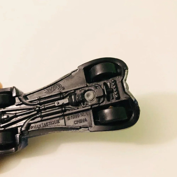 Hot Wheels MOTU Phantastique Skeletor Diecast and Marvel Deadpool Character Car - Picture 10 of 16